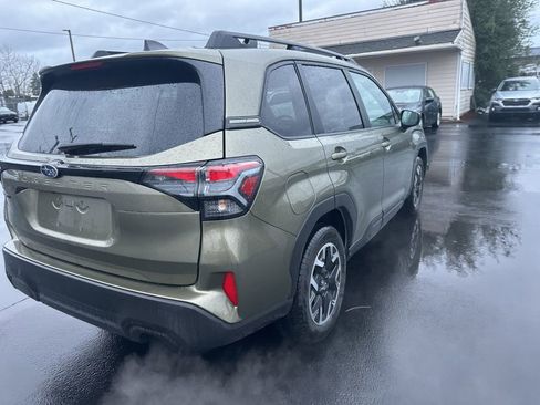 Used 2025 Subaru Forester Premium image 8