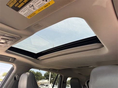 Used 2023 Toyota Highlander Limited image 25