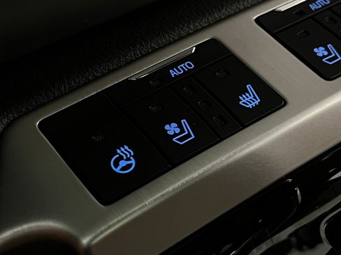 Used 2018 Toyota Land Cruiser w/ Four Season Floor Mat Package AWD/4WD image 22