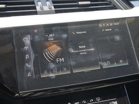 Used 2022 Audi e-tron Premium w/ Convenience Plus Package AWD/4WD image 54