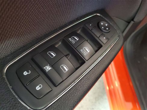 Used 2017 Dodge Charger SE w/ Blacktop Package image 15