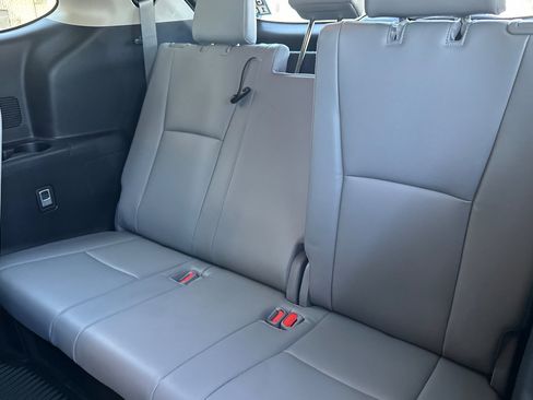 Used 2023 Toyota Highlander L image 15