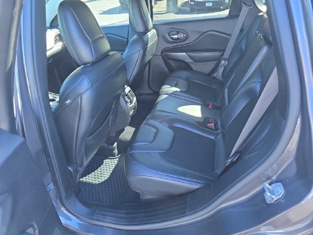 Used 2020 Jeep Cherokee Latitude Plus w/ Cold Weather Group AWD/4WD image 12