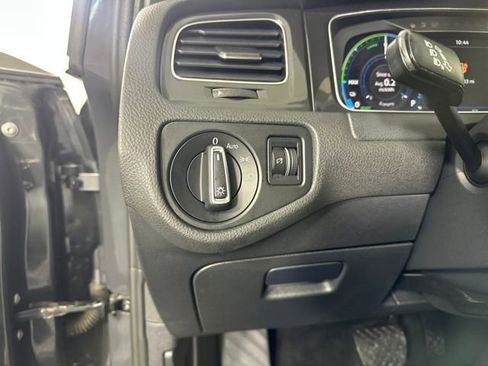 Used 2019 Volkswagen e-Golf SEL Premium image 19