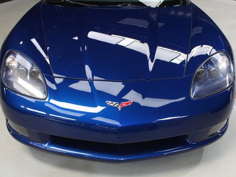Used 2005 Chevrolet Corvette Convertible w/ Preferred Equipment Group RWD image 10