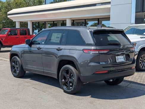 New 2025 Jeep Grand Cherokee Limited w/ Black Appearance Package RWD image 7