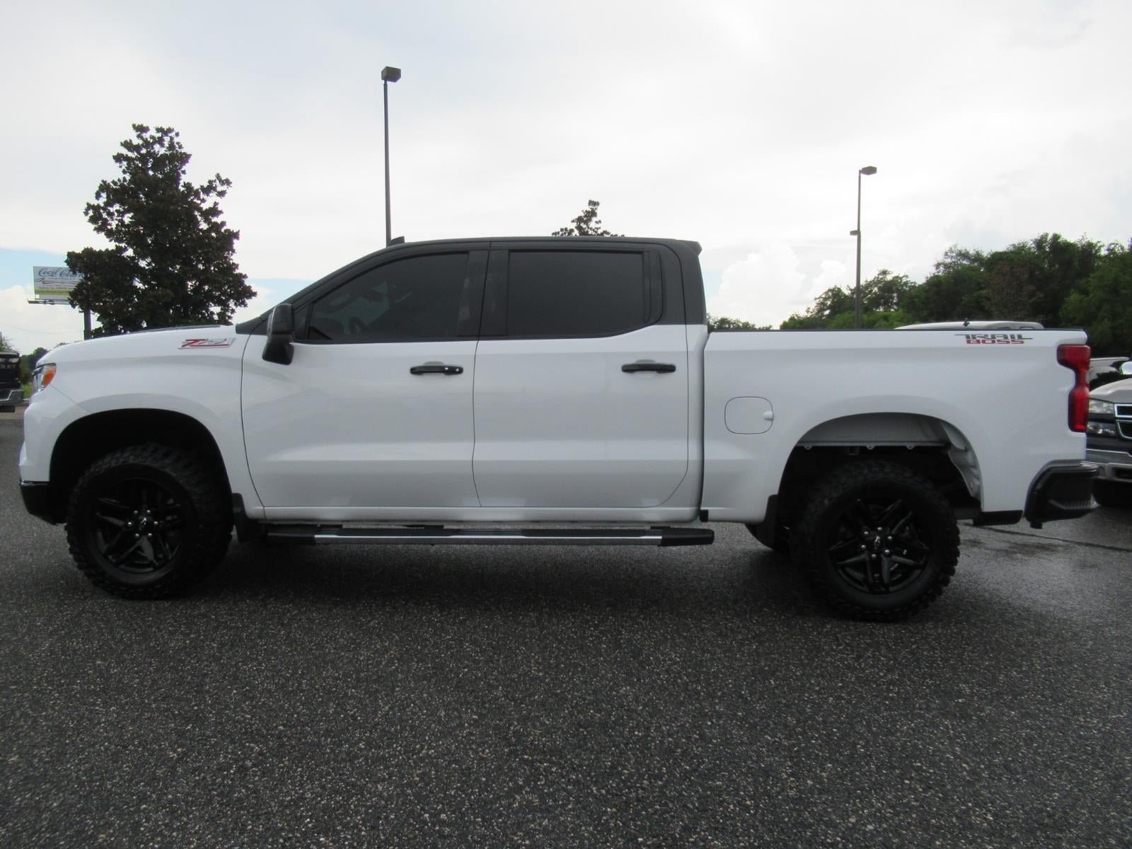 Used 2024 Chevrolet Silverado 1500 LT Trail Boss w/ Convenience Package II AWD/4WD image 4