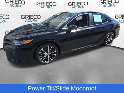 Used 2019 Toyota Camry SE FWD image 3