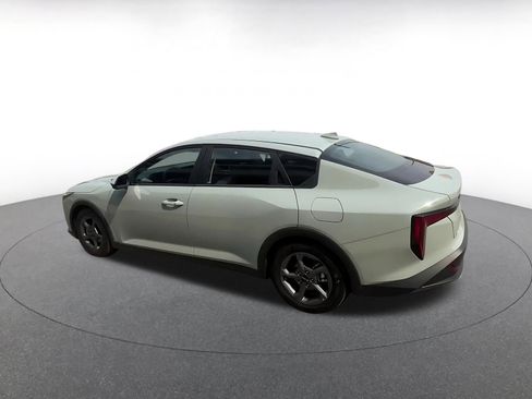 Used 2025 Kia K4 LXS image 11