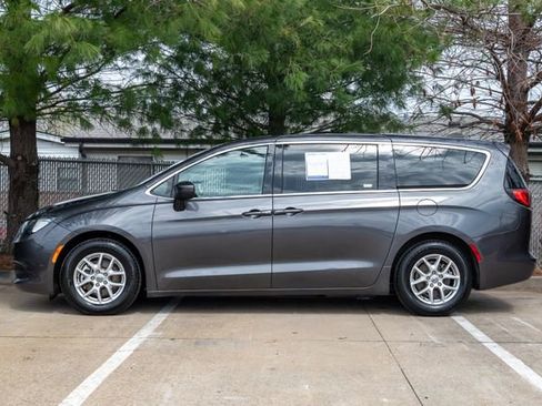 Used 2023 Chrysler Voyager LX image 22
