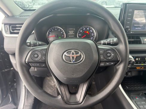 Used 2021 Toyota RAV4 XLE image 18