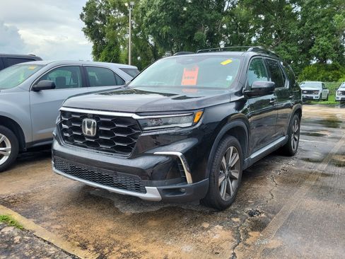 Used 2025 Honda Pilot Elite image 3