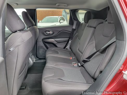 Used 2020 Jeep Cherokee Latitude w/ Cold Weather Group image 12