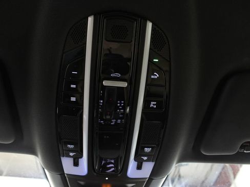 Certified 2023 Porsche Cayenne Platinum Edition image 36