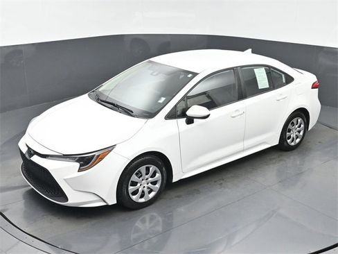 Used 2022 Toyota Corolla LE image 29
