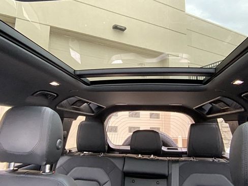 Used 2022 Land Rover Defender 110 X-Dynamic SE image 35