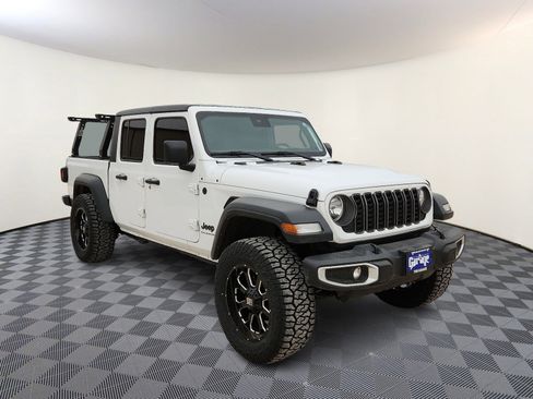 Used 2025 Jeep Gladiator Sport AWD/4WD image 6