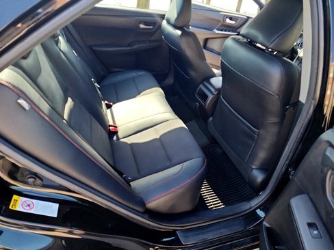 Used 2017 Toyota Camry SE image 12