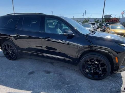Used 2024 Chevrolet Traverse RS AWD/4WD image 3