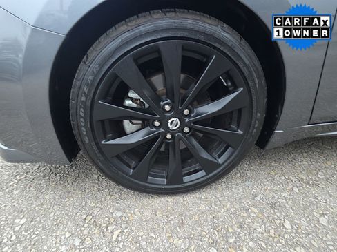 Certified 2022 Nissan Maxima SR w/ Sport Mat Group image 9