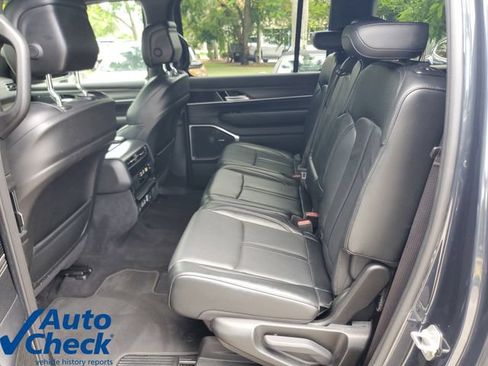 Used 2024 Jeep Wagoneer L Series II w/ Flexible Seating Group AWD/4WD image 12