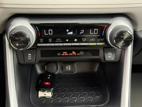 Certified 2025 Toyota RAV4 XLE AWD/4WD image 25