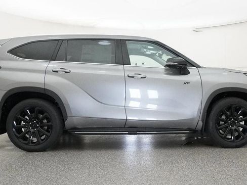 Used 2026 Toyota Highlander Limited AWD/4WD image 11
