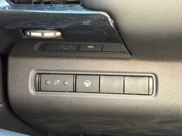 Used 2023 Nissan Pathfinder SV AWD/4WD image 29