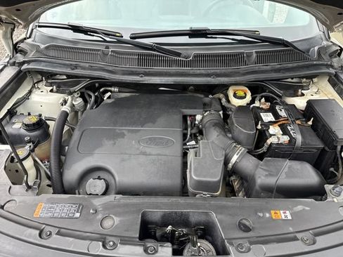 Used 2017 Ford Explorer XLT w/ Equipment Group 202A AWD/4WD image 27