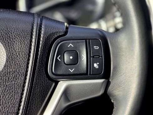 Used 2015 Toyota Highlander Limited AWD/4WD image 16