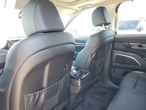 Used 2024 Kia Telluride EX image 11