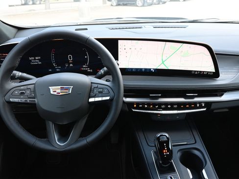 New 2025 Cadillac XT4 Premium Luxury image 9