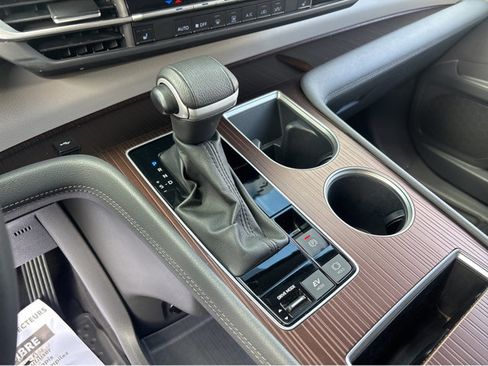 Used 2024 Toyota Sienna XLE image 33