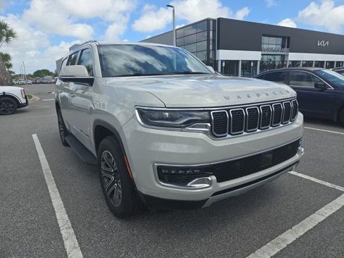 Used 2022 Jeep Wagoneer Series III w/ Convenience Group I image 2