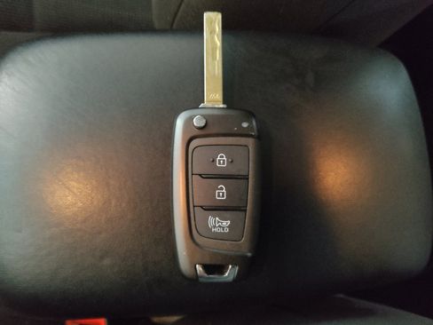 Used 2024 Hyundai Venue SE image 32