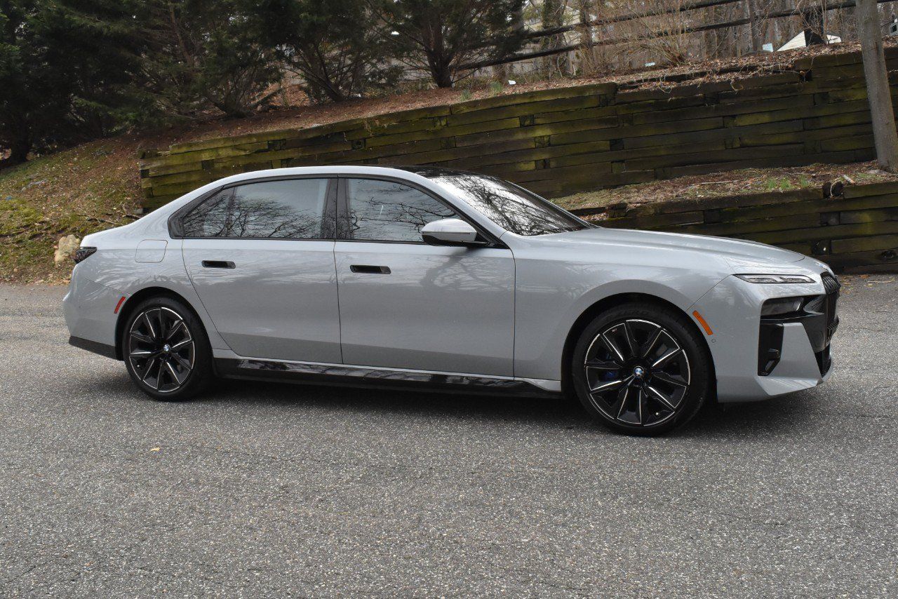 Used 2023 BMW i7 xDrive60 AWD/4WD image 10