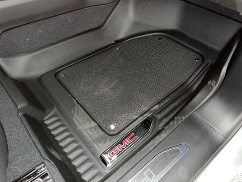 Used 2025 GMC Sierra 2500 AT4 w/ Technology Package image 40