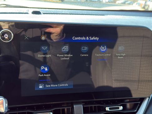 Used 2025 Chevrolet Equinox LT image 18