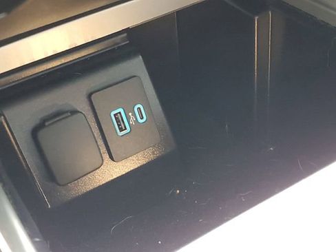 Used 2022 Ford Explorer XLT w/ Equipment Group 202A image 18