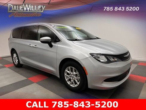 Used 2022 Chrysler Voyager LX image 1