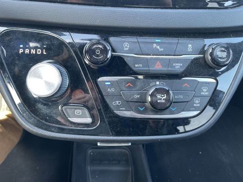 Used 2018 Chrysler Pacifica Touring-L w/ S Appearance Package FWD image 26