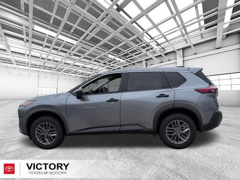 Used 2023 Nissan Rogue S image 6