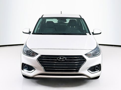 Used 2022 Hyundai Accent SEL FWD image 2