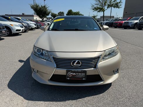 Used 2015 Lexus ES 350 w/ Ultra Luxury Package FWD image 5