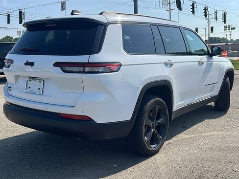 Used 2025 Jeep Grand Cherokee L Altitude image 3