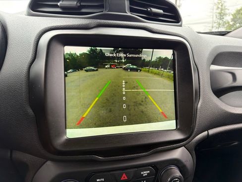 Used 2023 Jeep Renegade Latitude AWD/4WD image 11