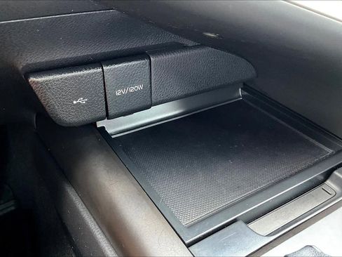 Used 2024 Toyota Camry SE image 31