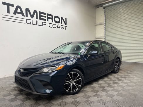 Used 2019 Toyota Camry SE FWD image 2