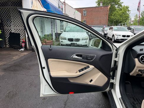 Used 2016 Mercedes-Benz GLA 250 image 24