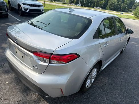 Used 2025 Toyota Corolla LE w/ LE Premium Package FWD image 5